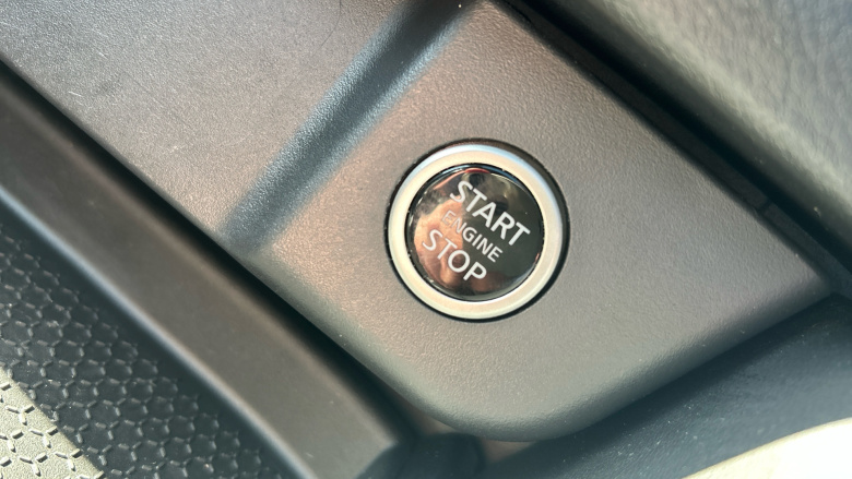 Nissan Qashqai 1.3 DiG-T MH N-Connecta 5dr Petrol Hatchback